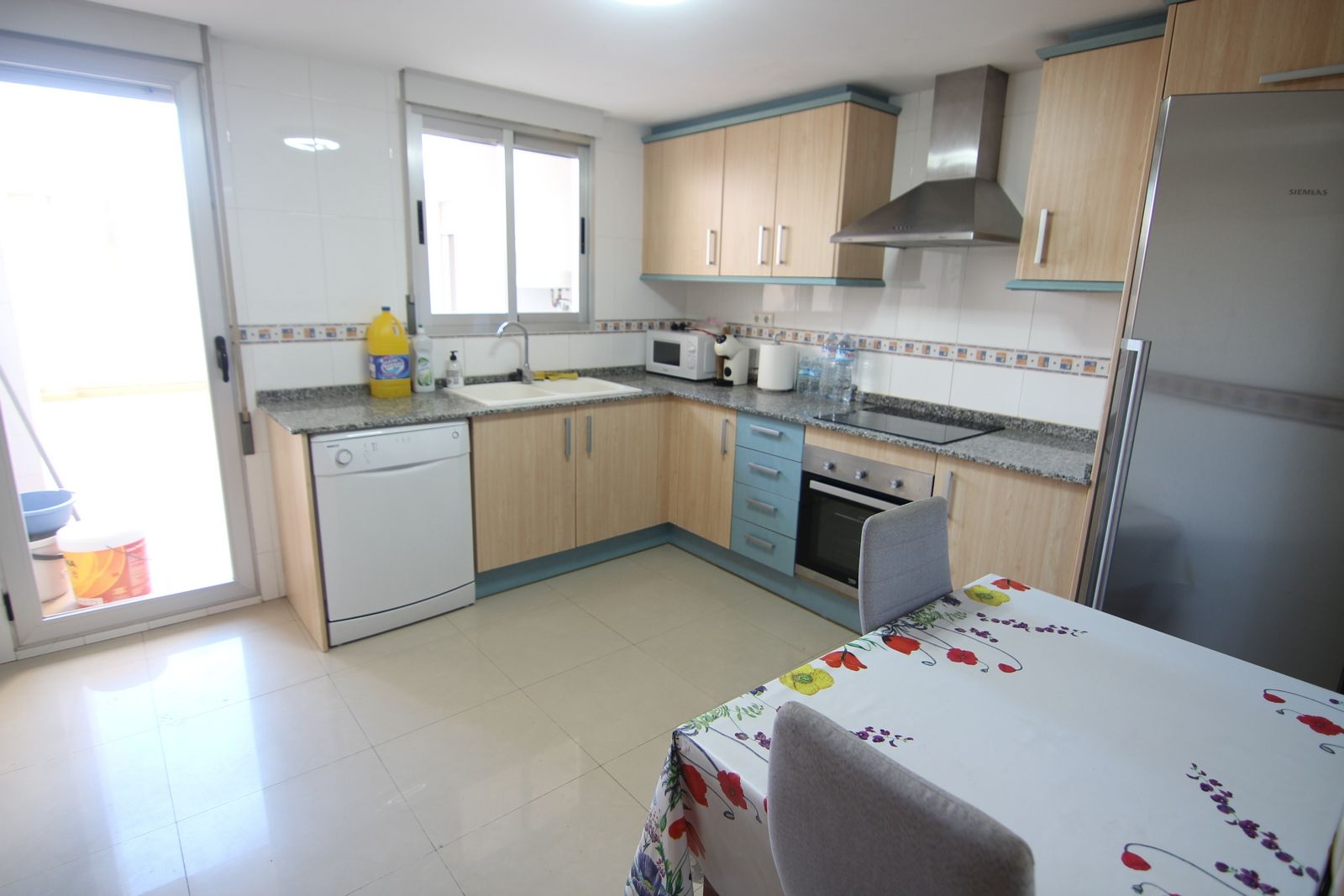 Appartement à vendre avec 4 chambres et grande terrasse au centre de Benitatxell.