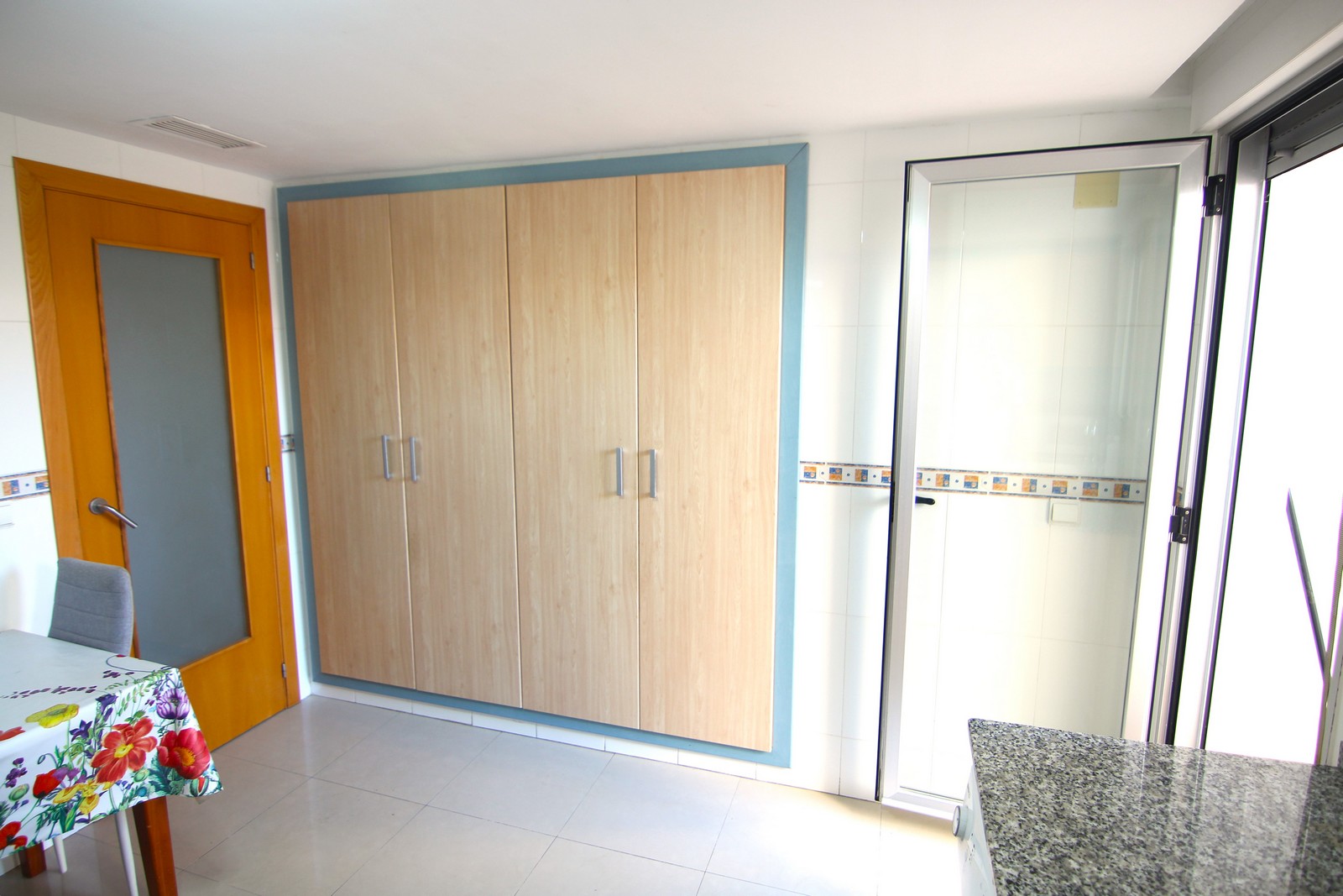 Appartement à vendre avec 4 chambres et grande terrasse au centre de Benitatxell.