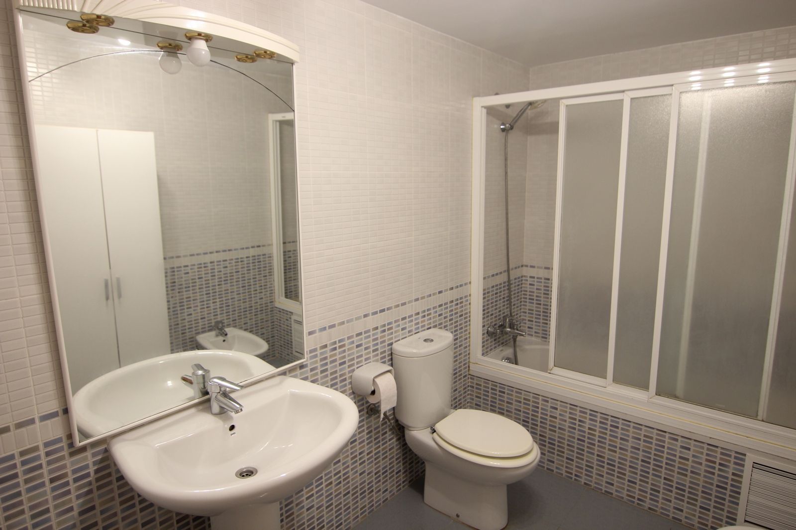 Appartement à vendre avec 4 chambres et grande terrasse au centre de Benitatxell.
