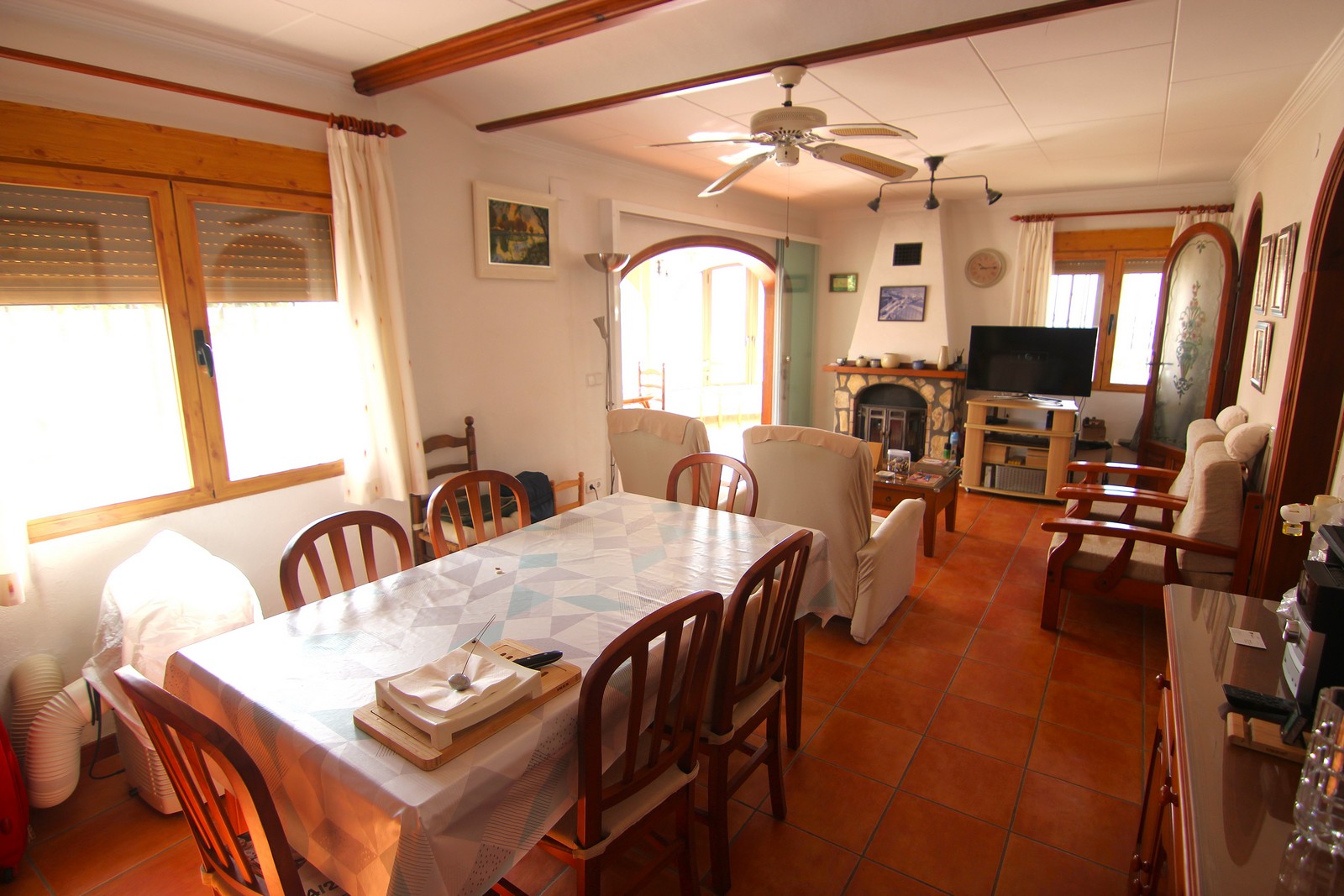 Villa à vendre dans un quartier calme de Portet avec piscine.