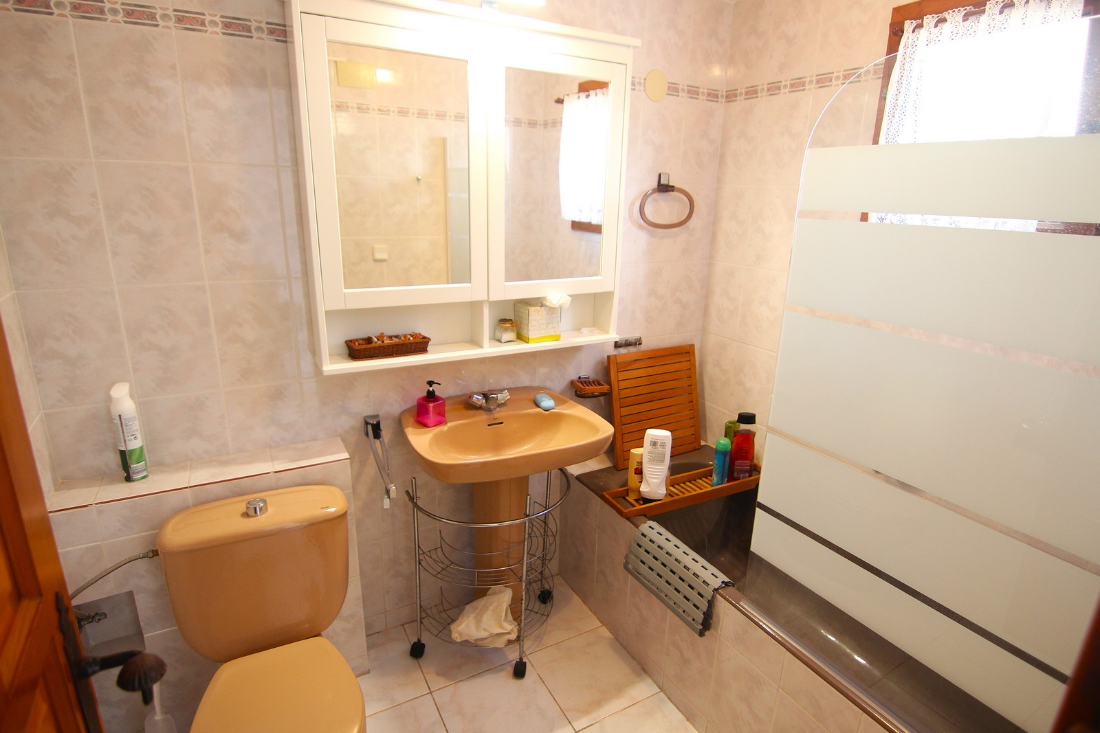 Villa à vendre dans un quartier calme de Portet avec piscine.