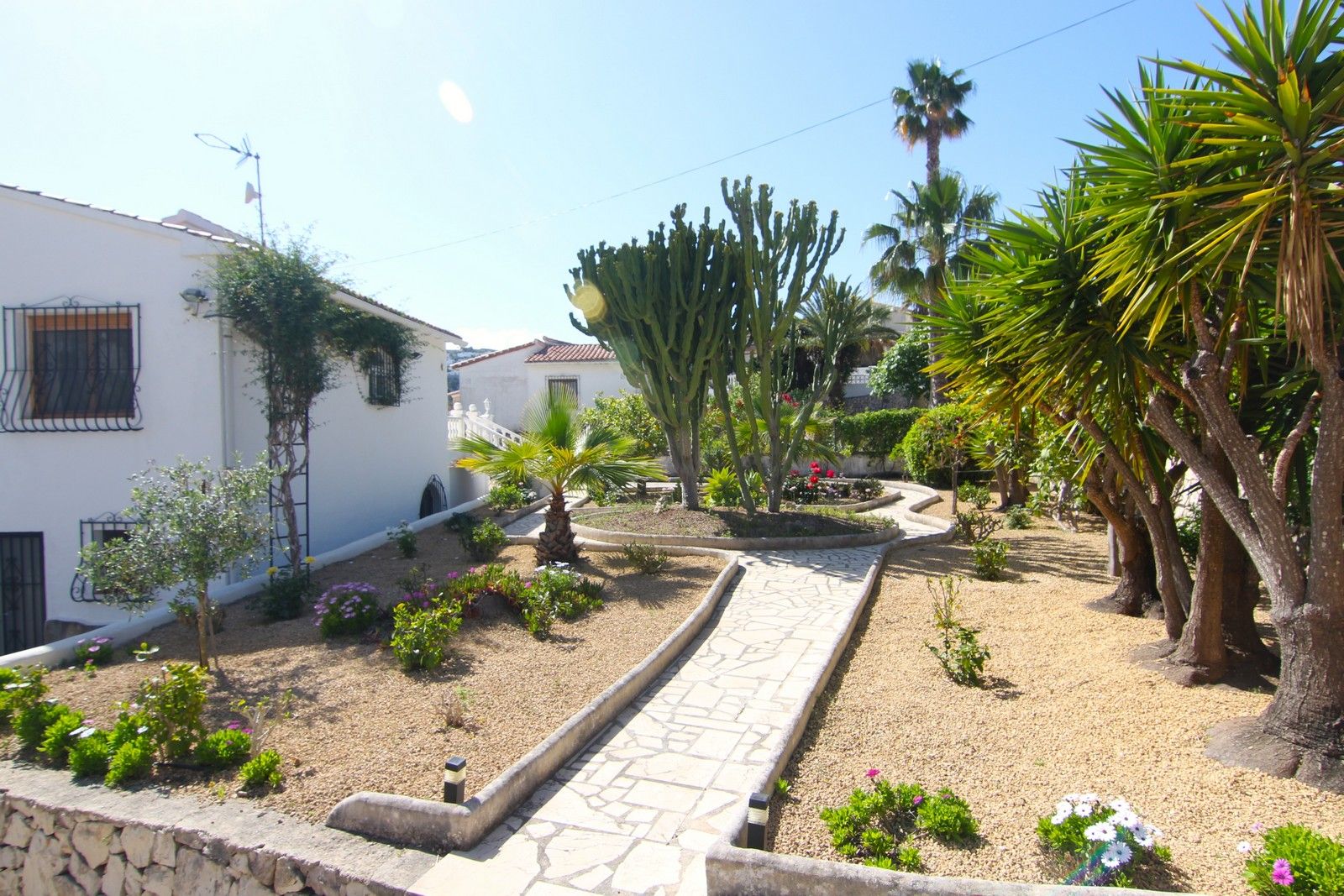 Villa à vendre dans un quartier calme de Portet avec piscine.