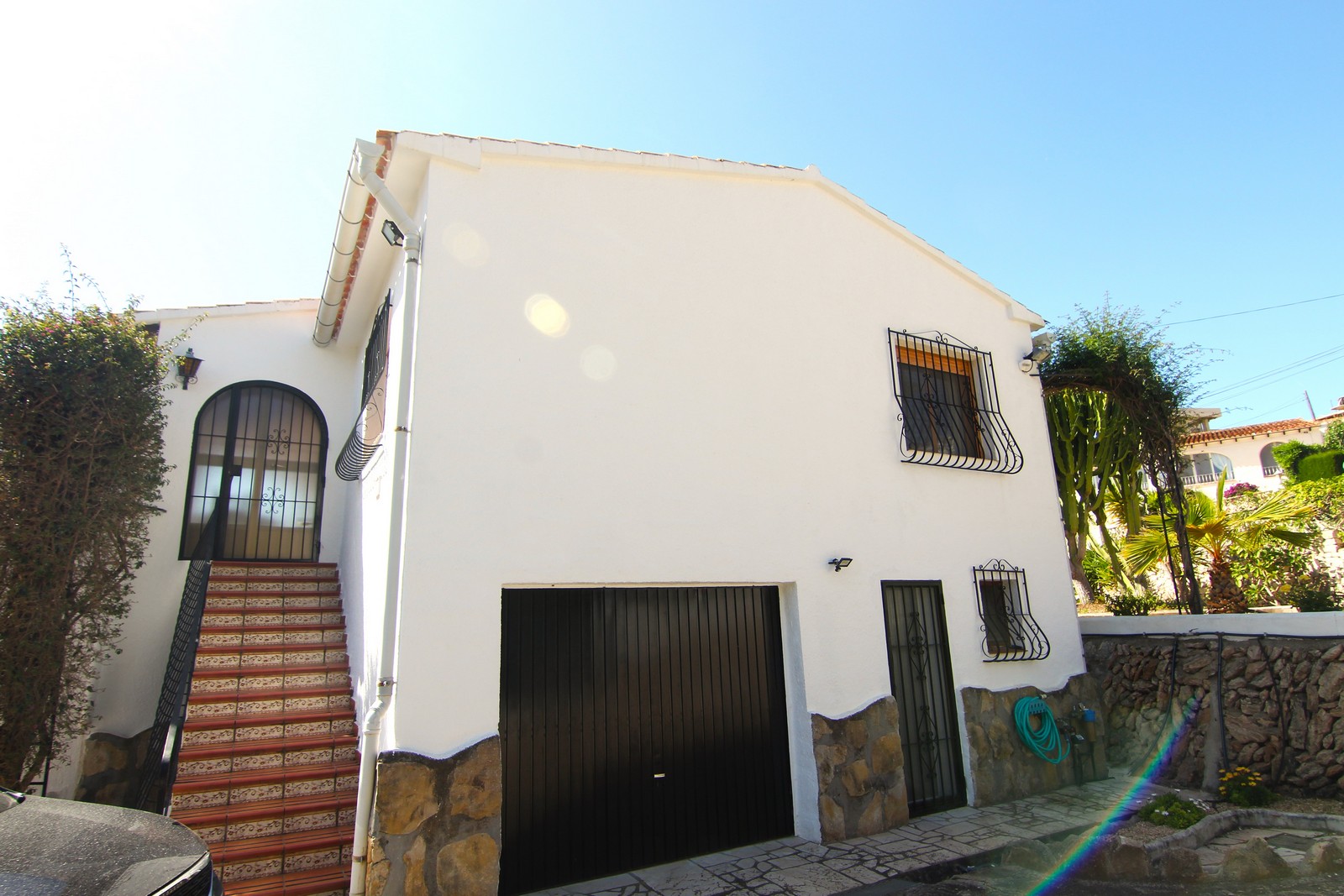 Villa à vendre dans un quartier calme de Portet avec piscine.