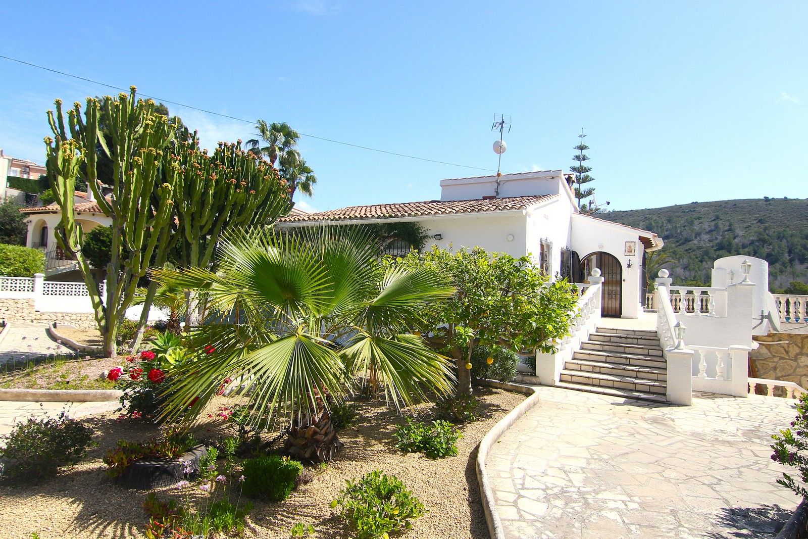 Villa à vendre dans un quartier calme de Portet avec piscine.