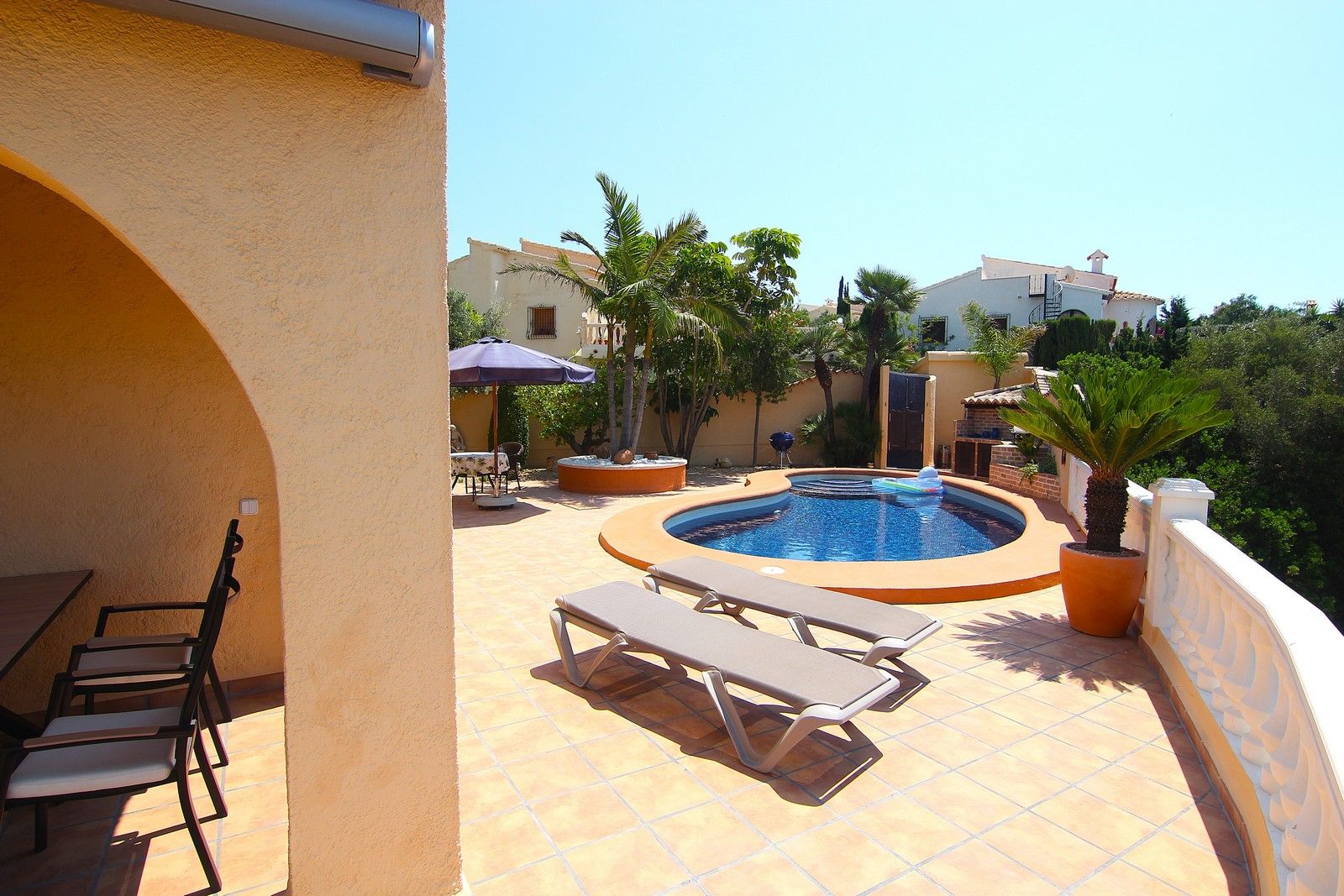 Villa avec piscine et vues spectaculaires sur la mer à Cumbre del Sol.