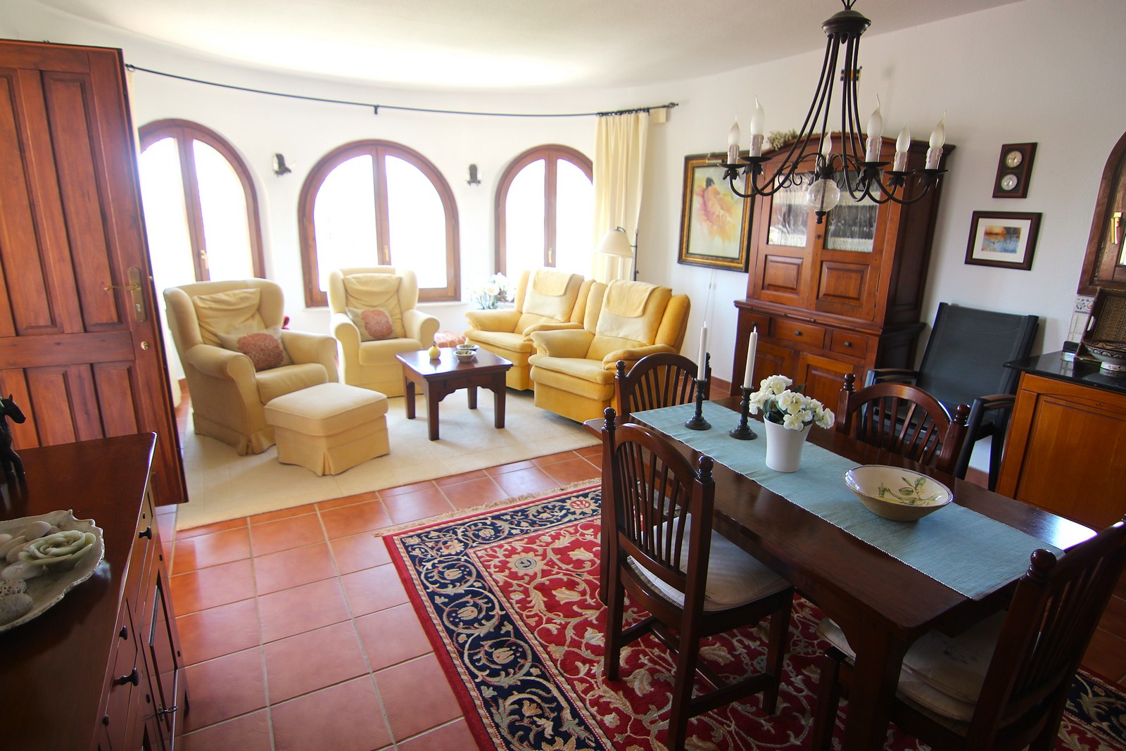 Villa avec piscine et vues spectaculaires sur la mer à Cumbre del Sol.