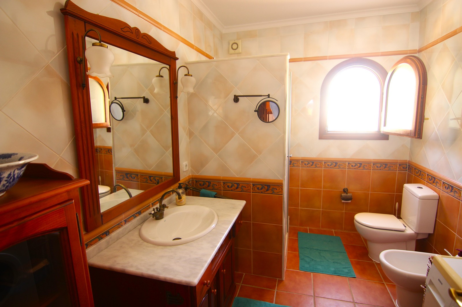 Villa avec piscine et vues spectaculaires sur la mer à Cumbre del Sol.