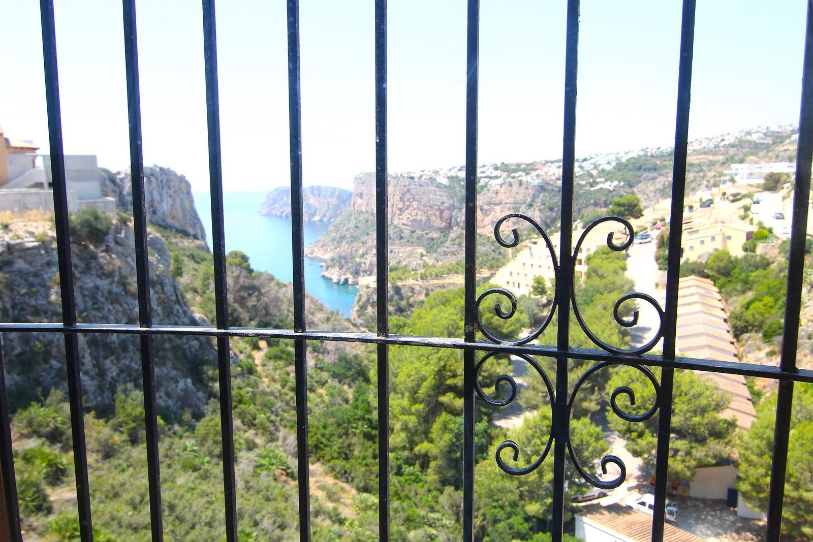 Villa avec piscine et vues spectaculaires sur la mer à Cumbre del Sol.