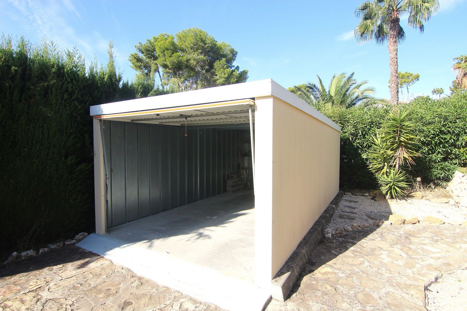 Villa à vendre très calme avec piscine et vues panoramiques.