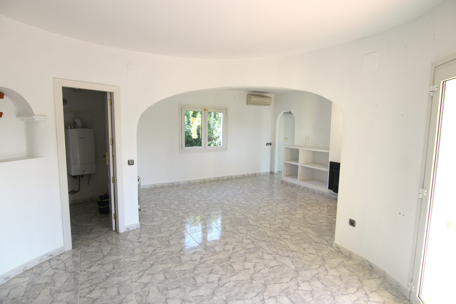 Villa à vendre très calme avec piscine et vues panoramiques.