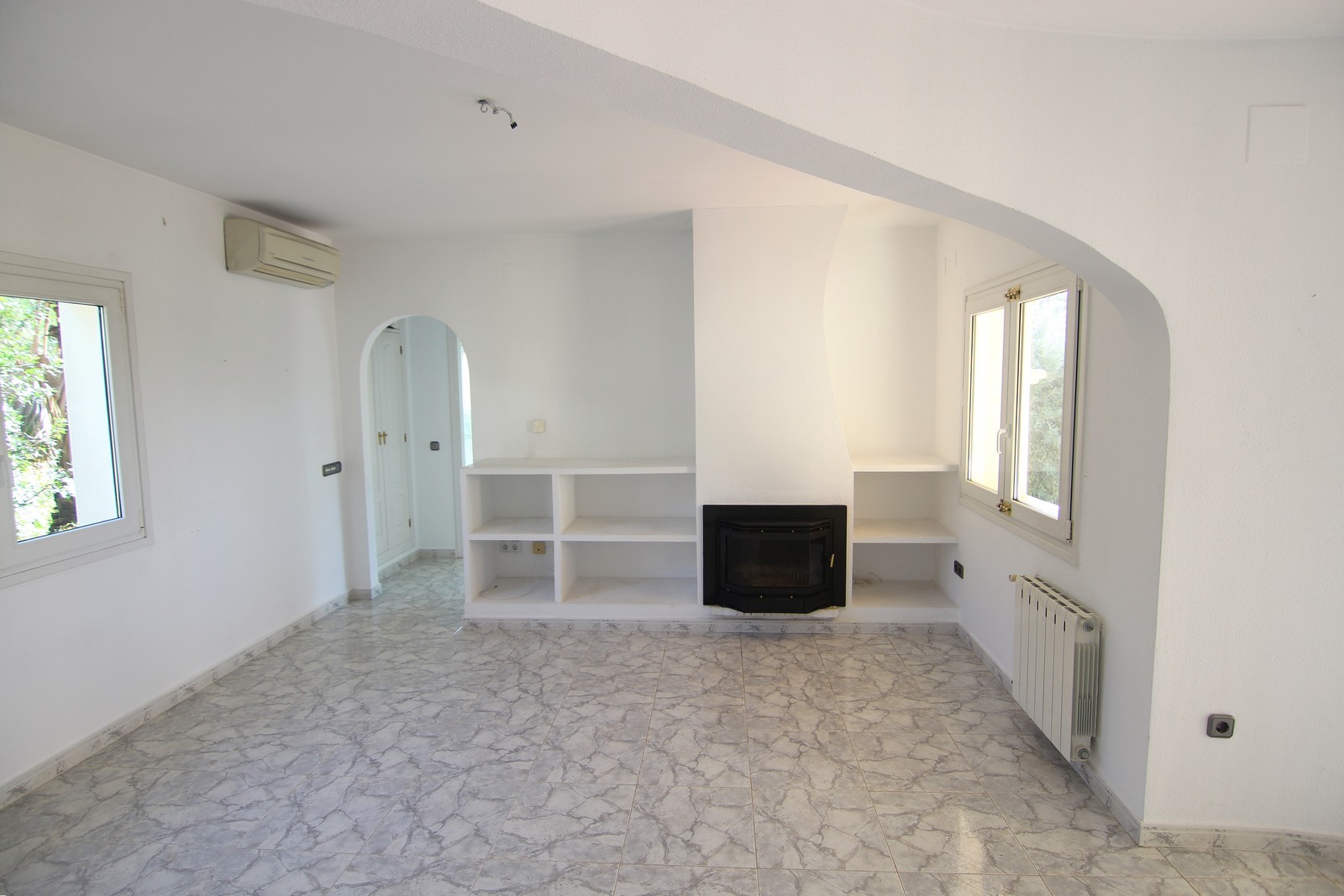 Villa à vendre très calme avec piscine et vues panoramiques.