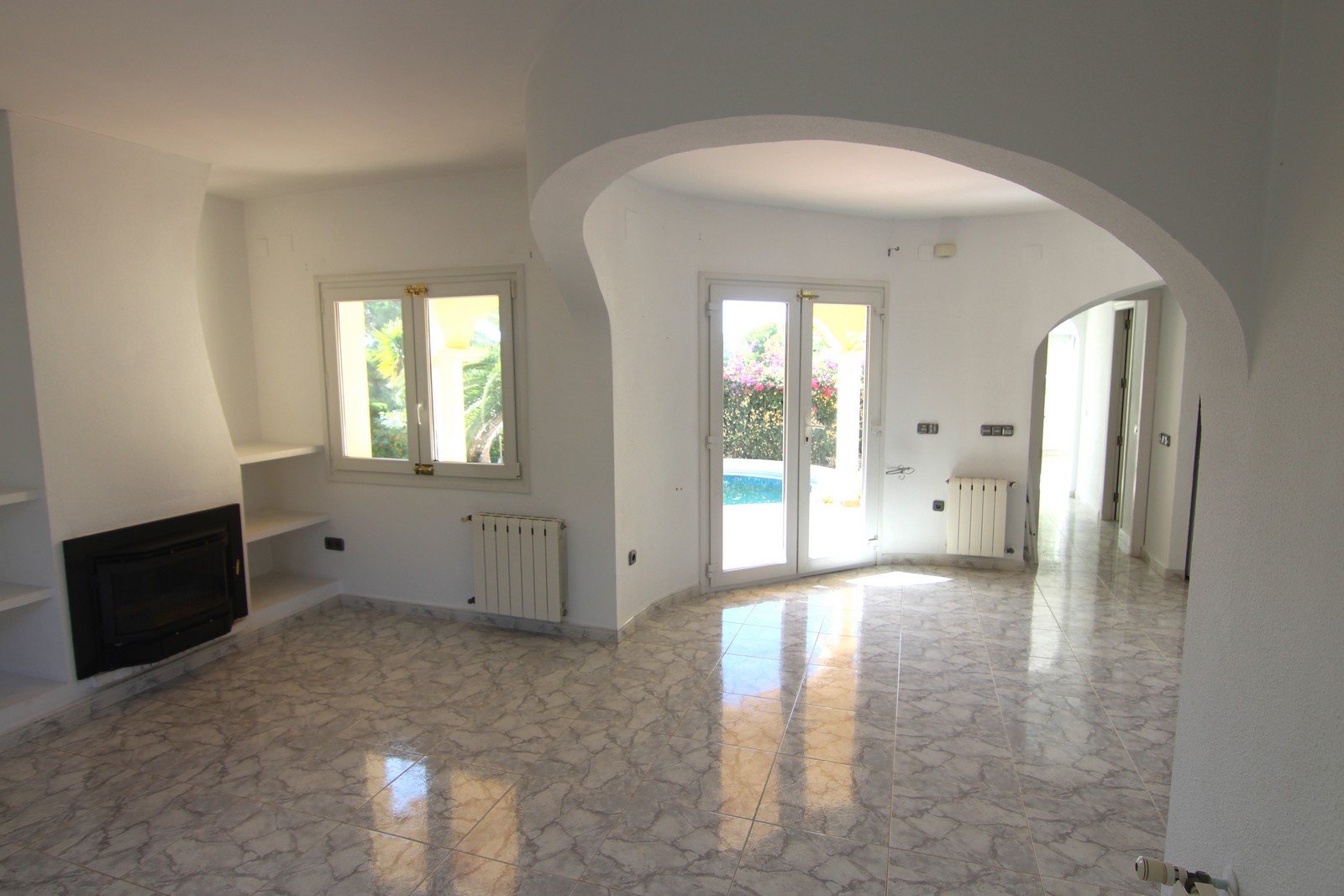 Villa à vendre très calme avec piscine et vues panoramiques.