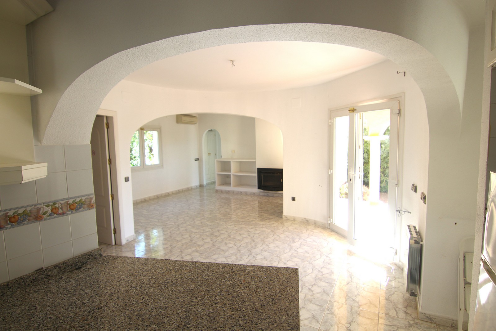Villa à vendre très calme avec piscine et vues panoramiques.