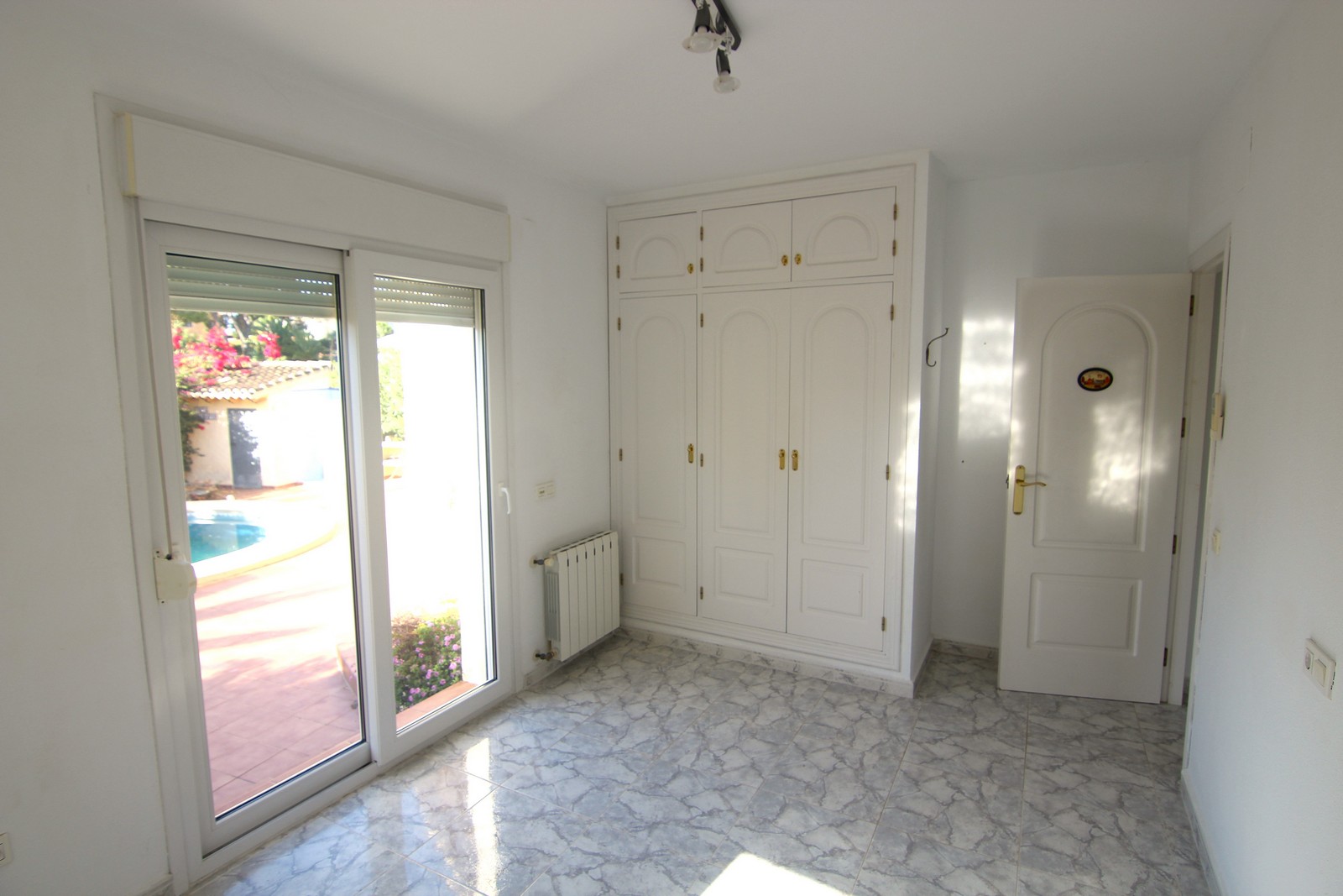 Villa à vendre très calme avec piscine et vues panoramiques.