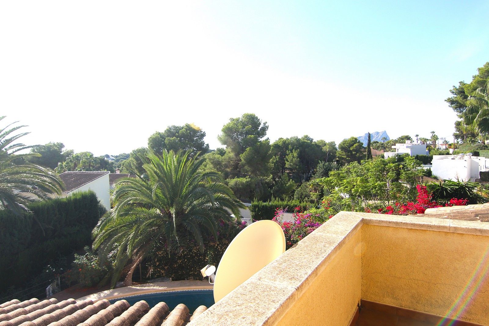 Villa à vendre très calme avec piscine et vues panoramiques.