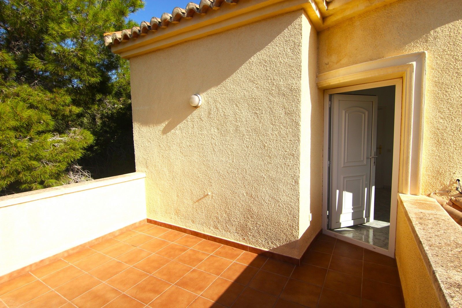 Villa à vendre très calme avec piscine et vues panoramiques.