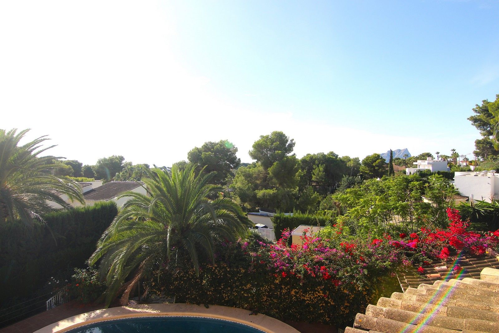 Villa à vendre très calme avec piscine et vues panoramiques.