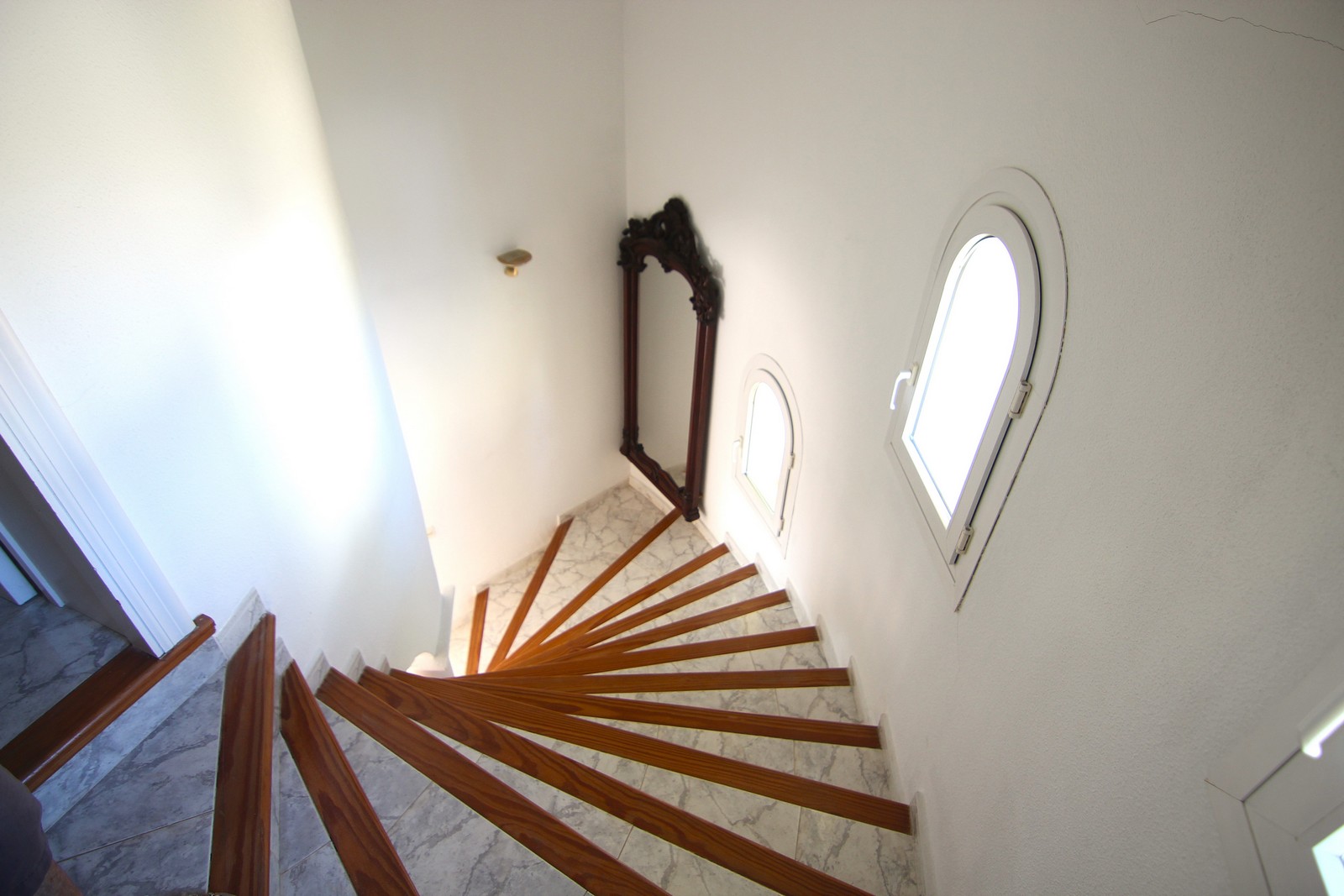 Villa à vendre très calme avec piscine et vues panoramiques.