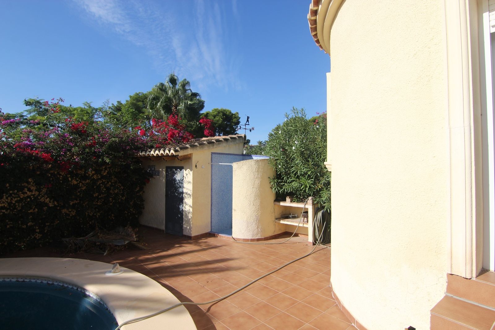 Villa à vendre très calme avec piscine et vues panoramiques.