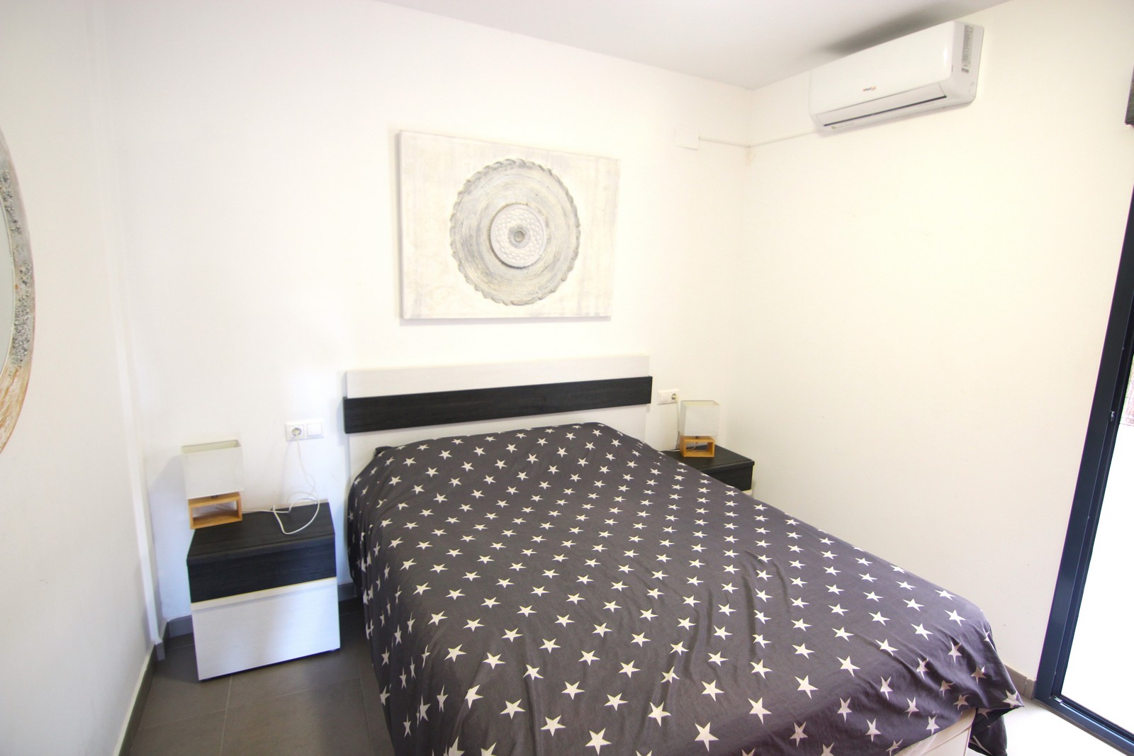 Appartement à vendre avec vue panoramique et piscine.