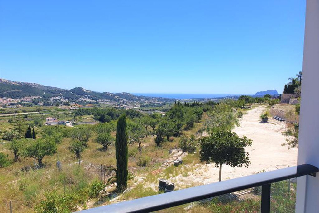 Appartement à vendre avec vue panoramique et piscine.