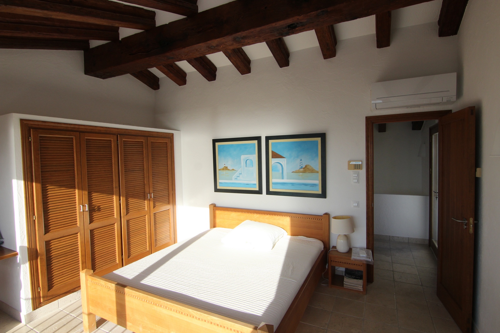 Villa de luxe à vendre en bord de mer à Cap Blanc.