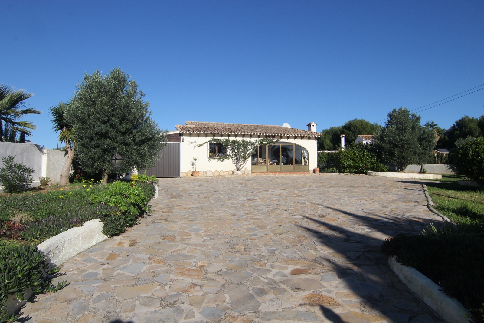 Villa avec piscine, terrain plat et vue à Moraira