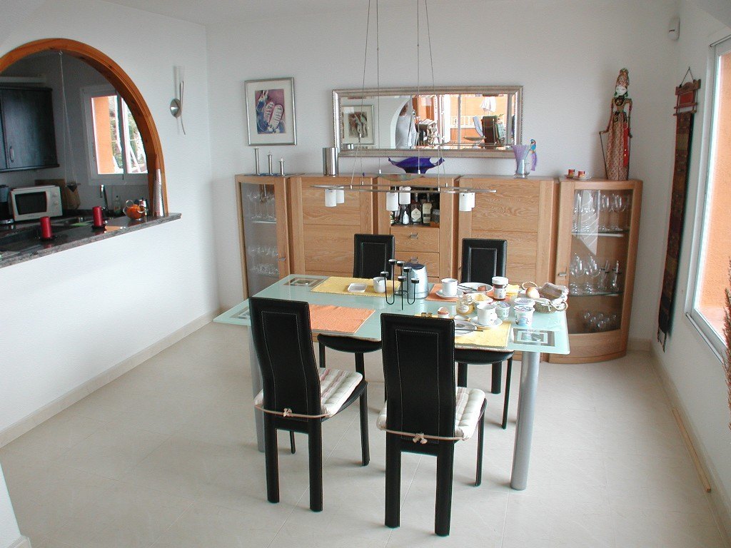 Appartement à vendre avec vue spectaculaire sur la mer à Cumbre del Sol.