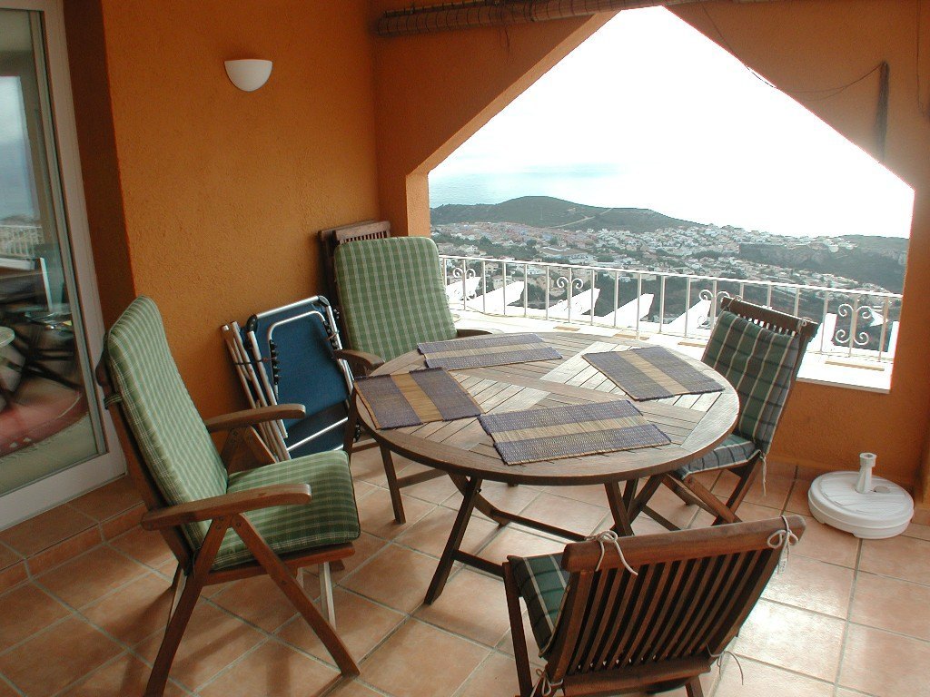 Appartement à vendre avec vue spectaculaire sur la mer à Cumbre del Sol.