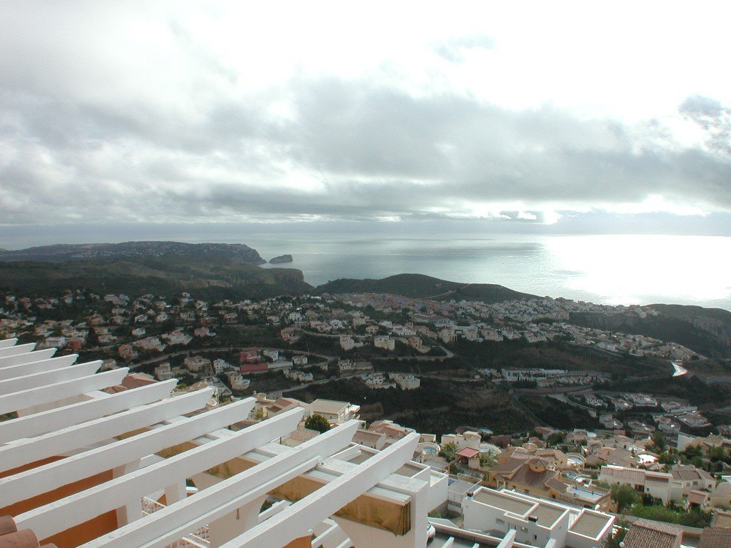 Appartement à vendre avec vue spectaculaire sur la mer à Cumbre del Sol.